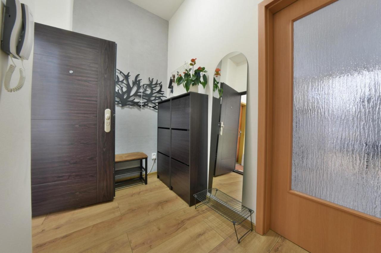 Big 75M2 Next To Opera Building In Direct Centrum, Air-Conditioned, Balcony, 24H Self Checking 반스카비스트리카 외부 사진